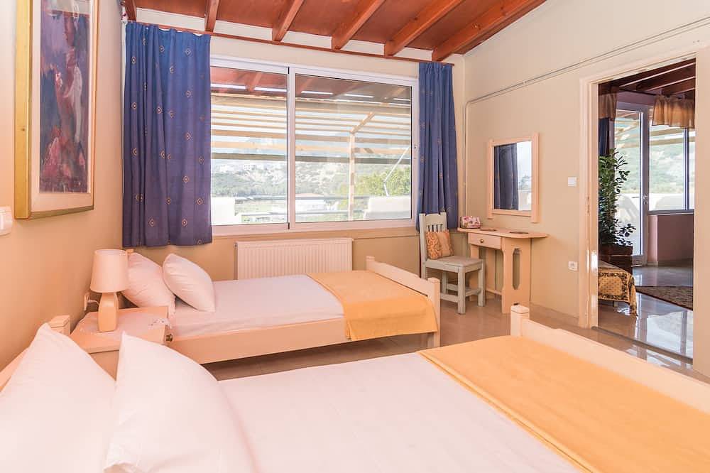 Ganze Wohnung, Roofgarden home w\\ jacuzzi in Palaiochora, Chania und Umgebung