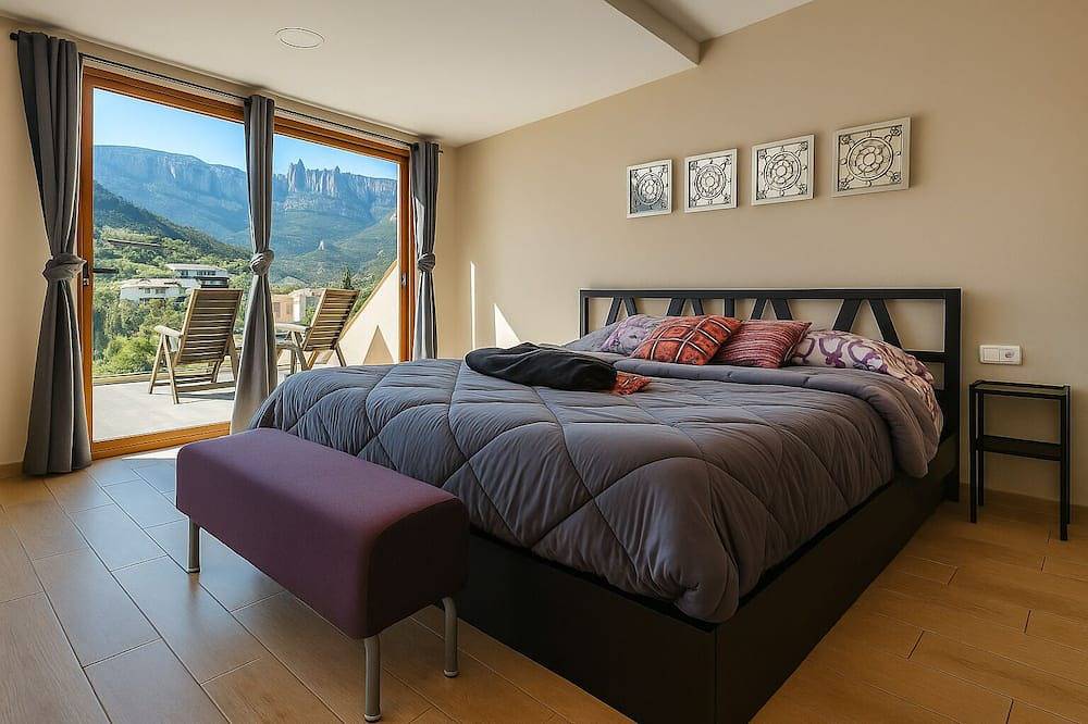 Apartamento entero, Ático con jacuzzi y vistas a Montserrat in Monistrol de Montserrat, Interior de Barcelona