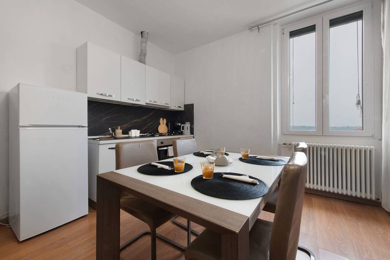 Entire apartment, Apartment 'Dream House' with Balcony and Air Conditioning in Senna Comasco, Brianza