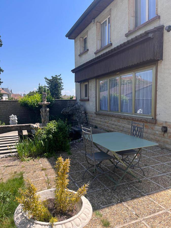 Location de vacances pour 2 personnes, avec jardin ainsi que balcon et vue à Tournus - 2