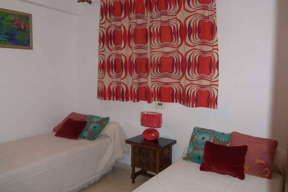 Apartamento entero, 1ª linea playa, piscina comunitaria., parking privado, Wifi, balcón acristalado in Cullera, Costa de Valencia