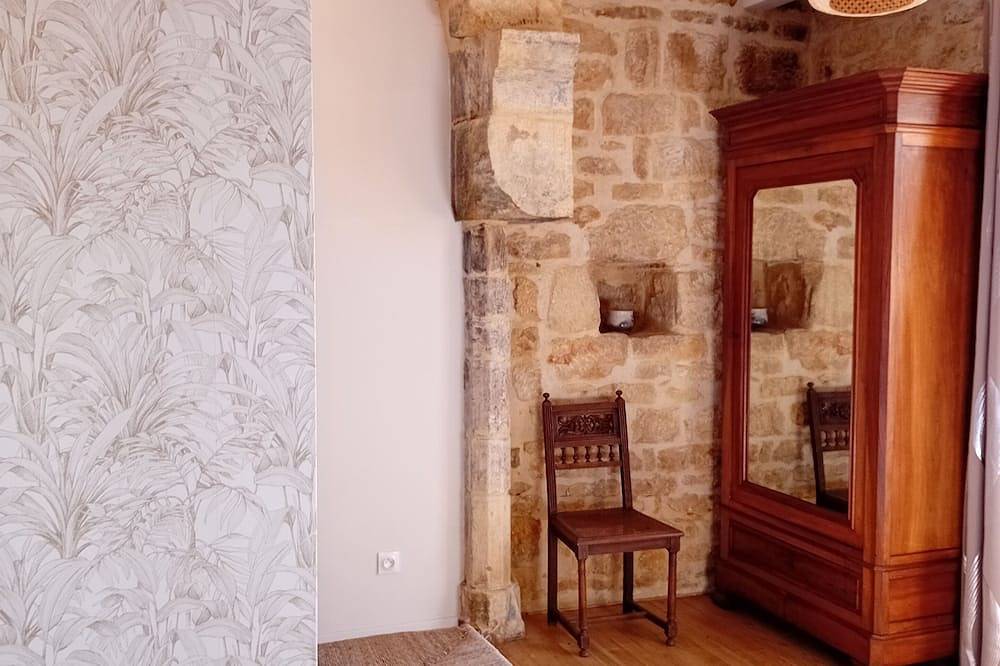 Maison de Ville avec Cour terrasse, au Cœur de la Bastide de Domme in Domme, Périgord Noir