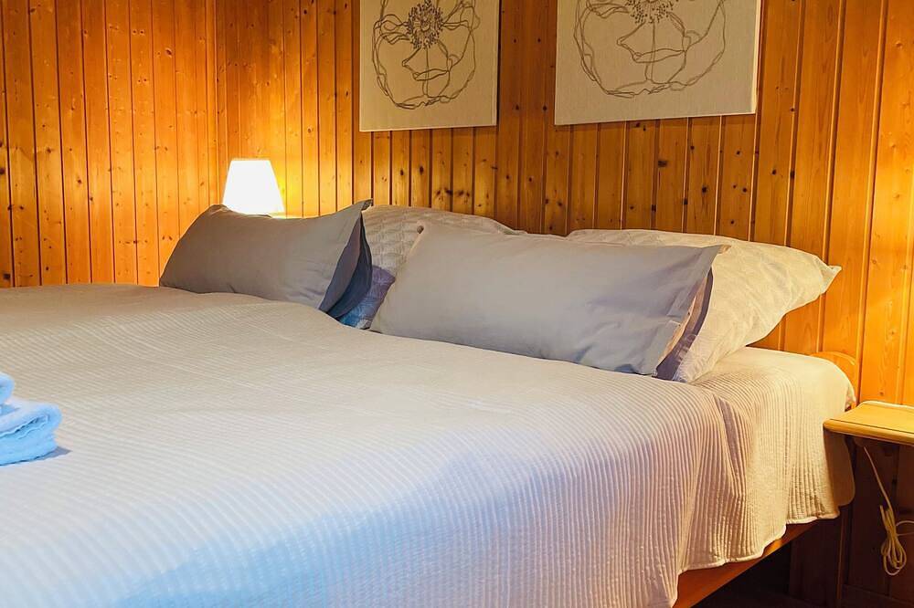 Ferienhaus, 200 m vom See, eigener eingezäunter Garten, Urlaub mit Hund in Postmünster, Ostbayern
