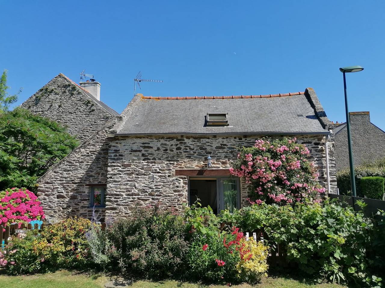 Petite maison en pierre in Cancale, Baie du Mont-Saint-Michel