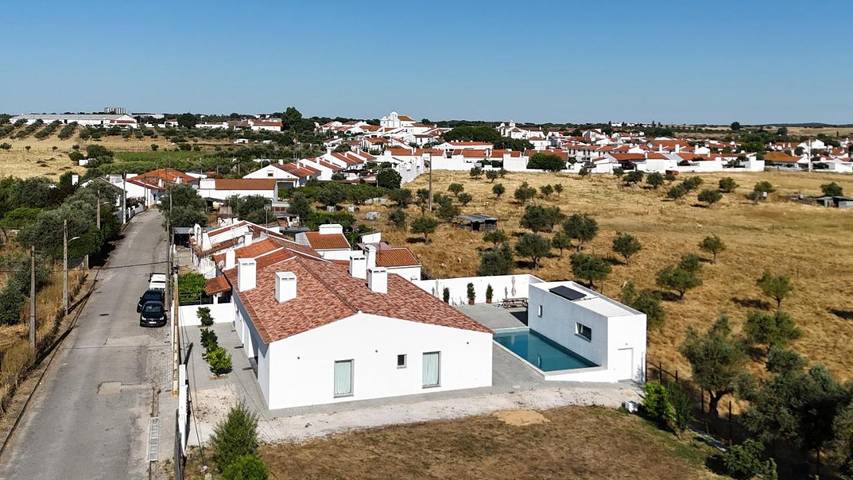 Villa pour 10 personnes, avec piscine ainsi que jardin et vue à Évora - 2