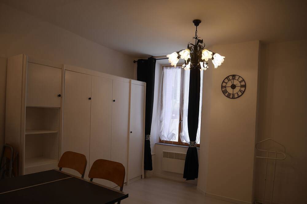 Ganze Wohnung, Studio 25 m2 möbliert renoviert in Pont-Saint-Esprit, Nimes und Umgebung