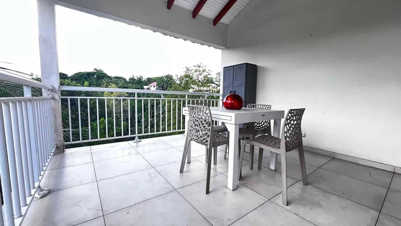 Appartement entier, Appartement lumineux avec piscine partagée, Sainte-Anne, 75 m² in Sainte-Anne, Guadeloupe
