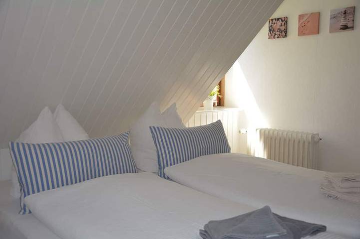 Ferienwohnung für 4 Personen, mit Balkon und Garten in Steenodde