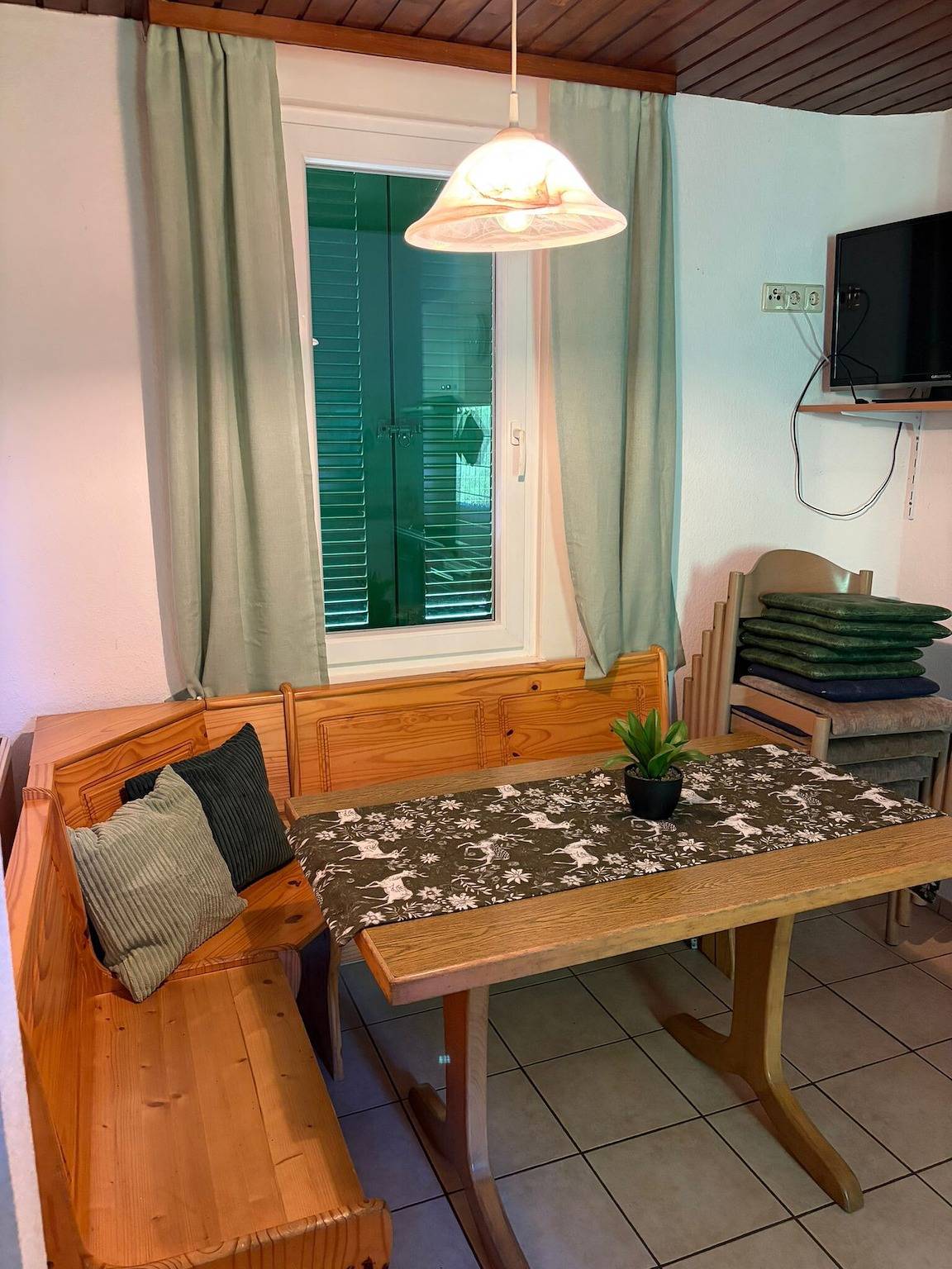 Casa vacacional 'Hirschglück' con terraza privada, jardín privado y Wi-Fi in Alpirsbach, Valle del Kinzig