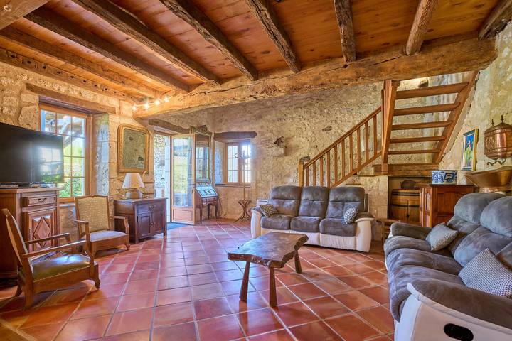 Location de vacances pour 12 personnes, avec Terrasse ainsi que Jardin et Piscine à Thénac