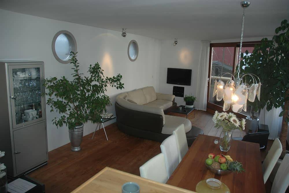 Houseboat for 3 People in Amsterdam West, Dutch Coast