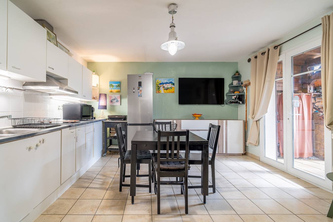 Entire apartment, Apartment 'Avec Jardin Et Piscine' with Shared Pool, Private Terrace and Wi-Fi in Narbonne Plage, Narbonne