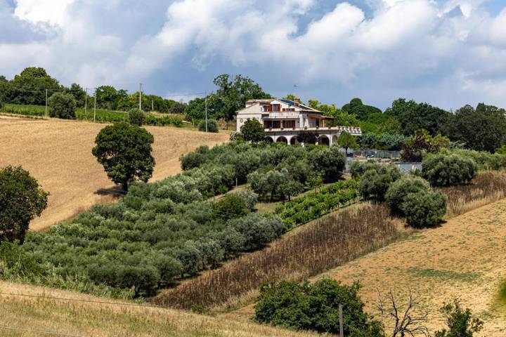 Chambre d’hôte pour 4 personnes, avec Balcon ainsi que Terrasse et Vue à Sant'Elpidio a Mare