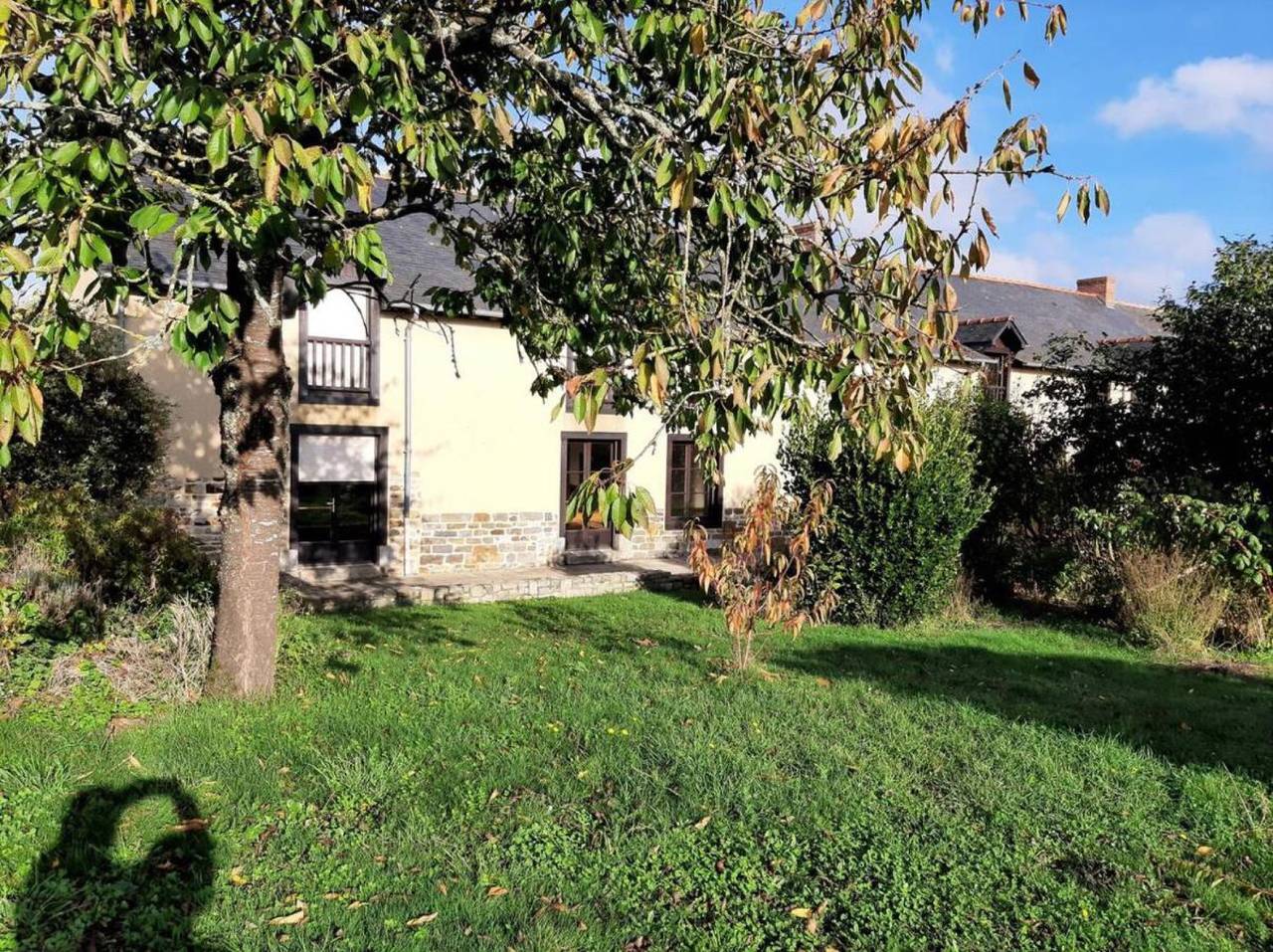 Holiday Home 'Longère Familiale' with Private Terrace, Private Garden and Wi-Fi in Melesse, Rennes region