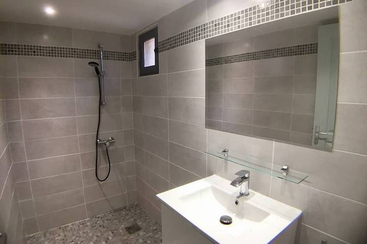 Appartamento intero, Cozy Villa with Terrace, 200m from Santa-Giulia Beach, A/C, Private Parking in Santa Giulia, Porto Vecchio