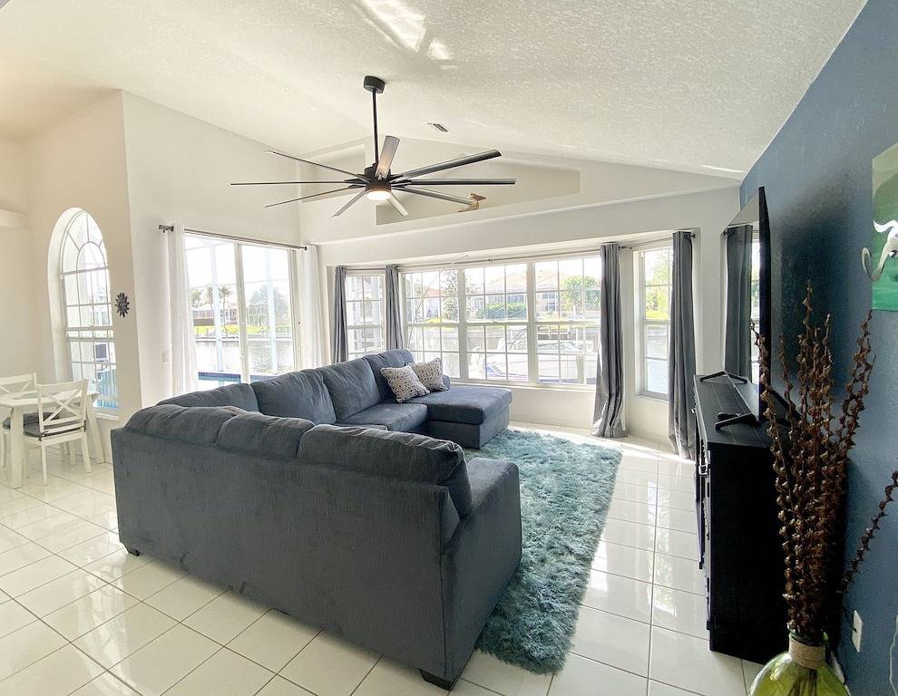 Amazing!! Remodeled Punta Gorda waterfront home; Heated Salt Pool; golf nearby in Punta Gorda, Charlotte County