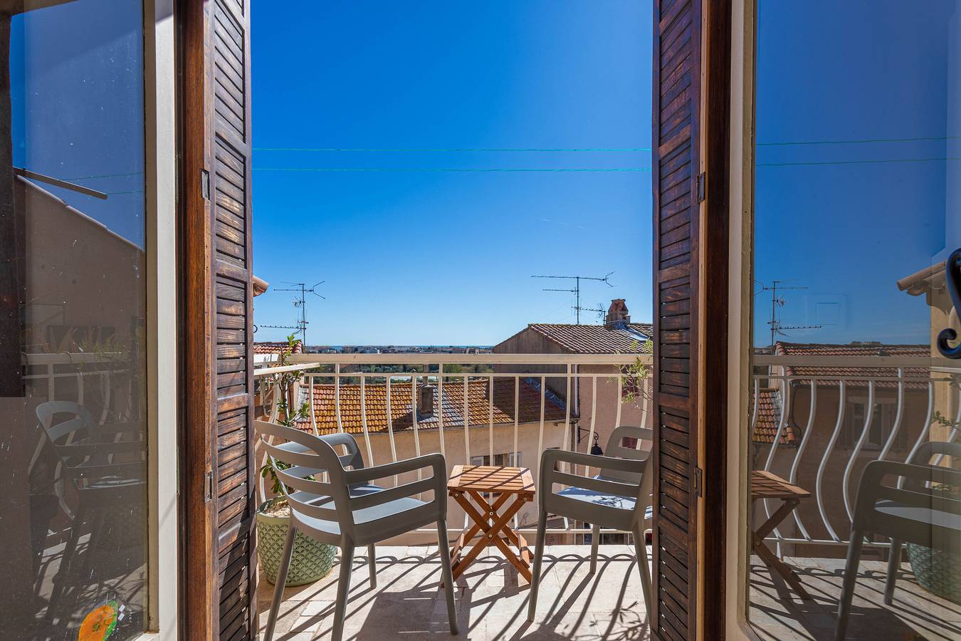 Ganze Wohnung, Ferienwohnung 'De Ville Fréjus' mit Meerblick, Balkon und Wi-Fi in Frejus, Draguignan Region