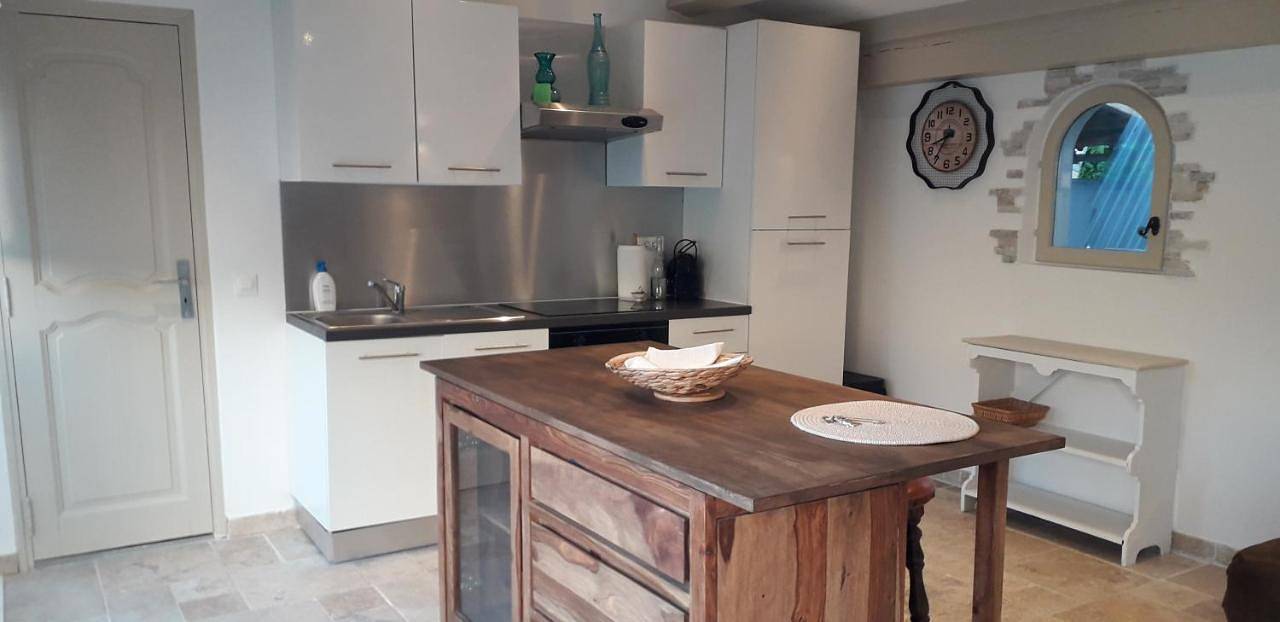 Logement indépendant au calme proche toutes commodités et transports in Le Cannet, Côte méditerranéenne (France)