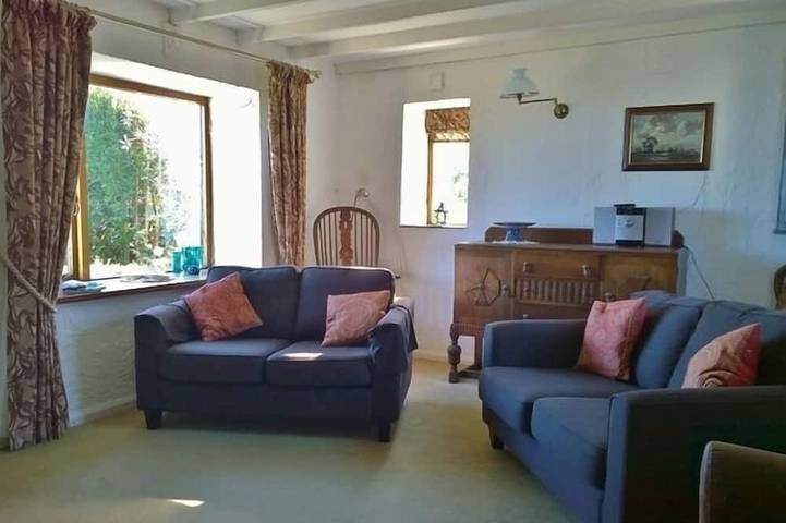 The Cottage - Sea Views, Direct Access to Beach in Amroth, Pembrokeshire