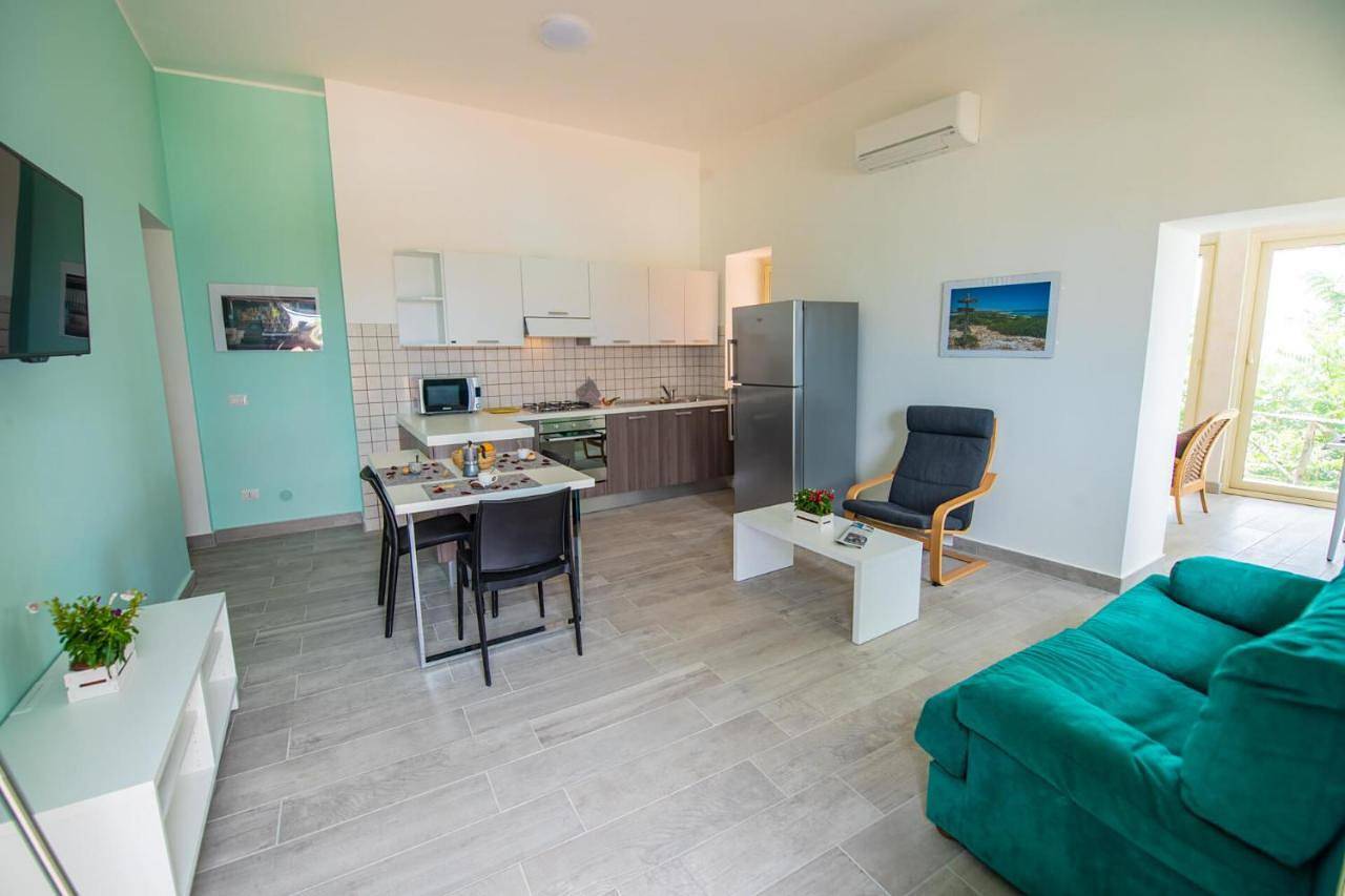 Ganze Wohnung, Apartment with Terrace in Patti, Messina Provinz
