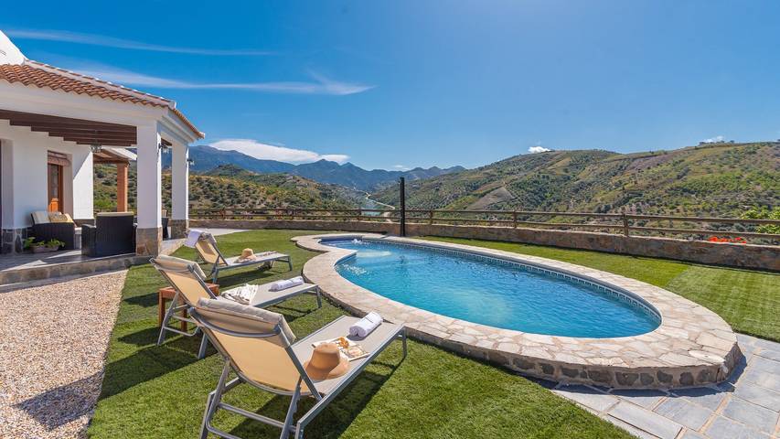 Casa de vacaciones para 6 personas, con piscina en Salares