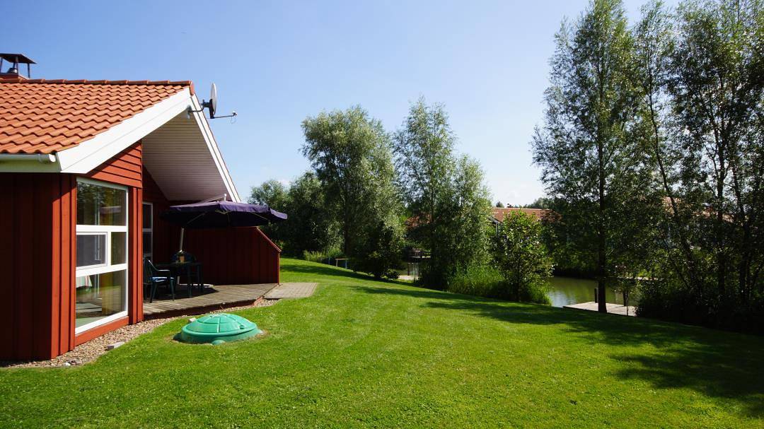 4 Personen Ferienhaus mit privatem Bootsteg, direkte Seelage, Kanu, Sauna und Kaminofen in Otterndorf in Otterndorf, Cuxland