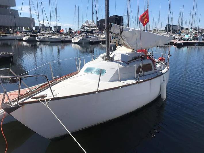 Bateau pour 4 personnes, avec vue ainsi que vue sur le lac et terrasse, animaux acceptés dans 