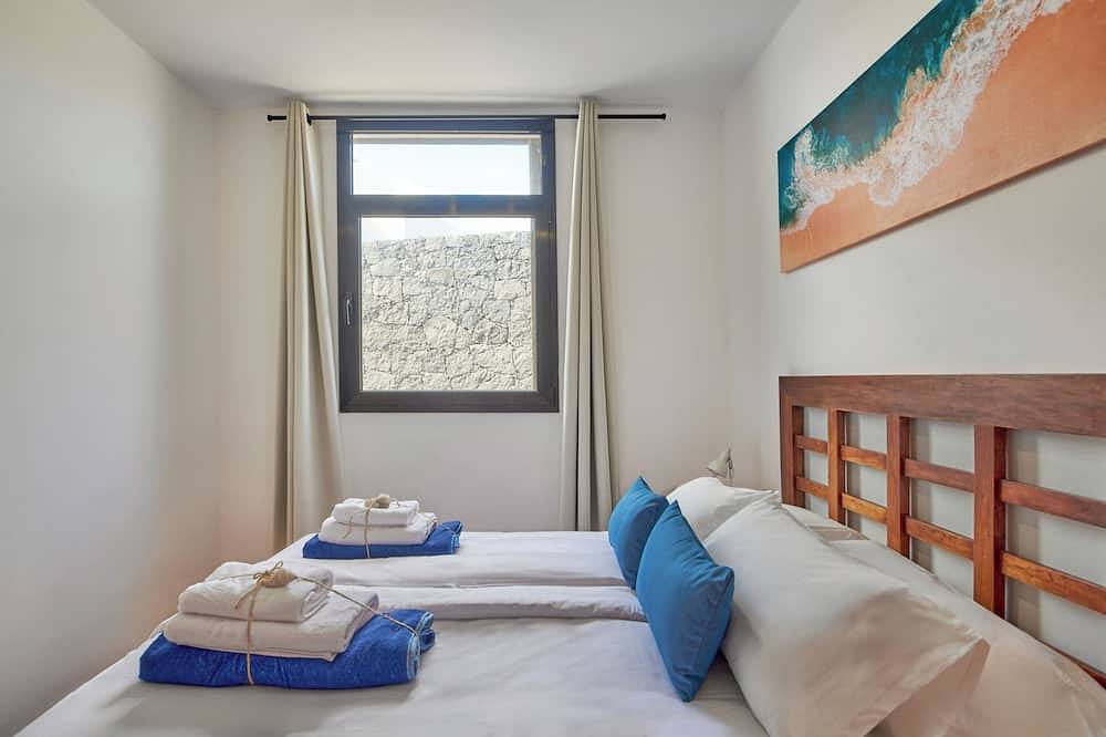 Bungalow Maria de Timanfaya Sea and Mountain views, Pool, High speed Wifi in Playa Blanca, Yaiza