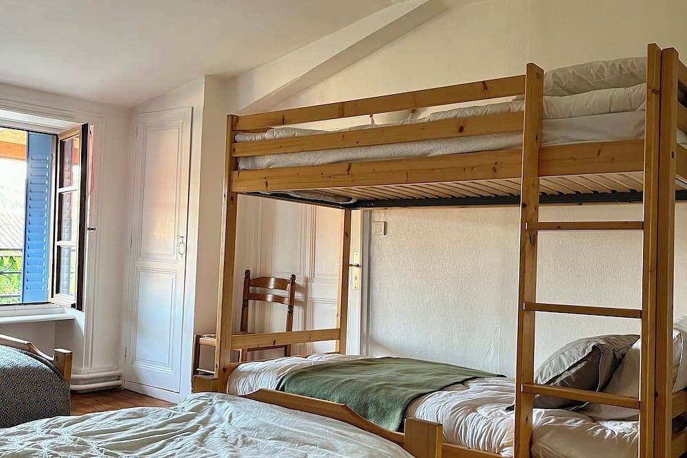 La Cour de Marius 🏵️, profitez du calme de la forêt pour vous ressourcer ! in Grézieu-le-Marché, Rhône