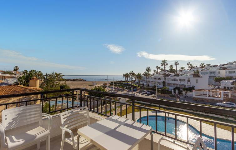 Gîte pour 4 personnes, avec terrasse et piscine à Cabo Roig - 3