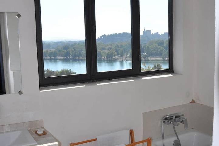 Juniorsuite-Suite-Ensuite mit Bad-Blick auf den Fluss-Suite Pamparigouste 1er in Villeneuve-lès-Avignon, Nimes und Umgebung