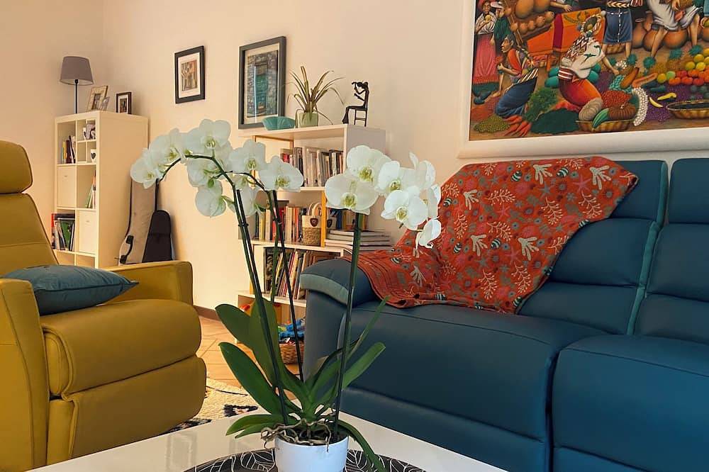 Family home with lake views and close to centre of charming village on Lake Como in Argegno, Comune di Argegno