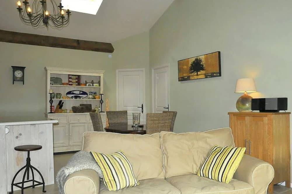 Beautiful 3 bedroom barn in large private gardens, with heated swimming pool in Mirepoix (gastronomía), Ariège