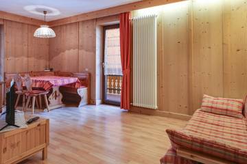 Gîte pour 6 personnes, avec jardin et balcon à Moena