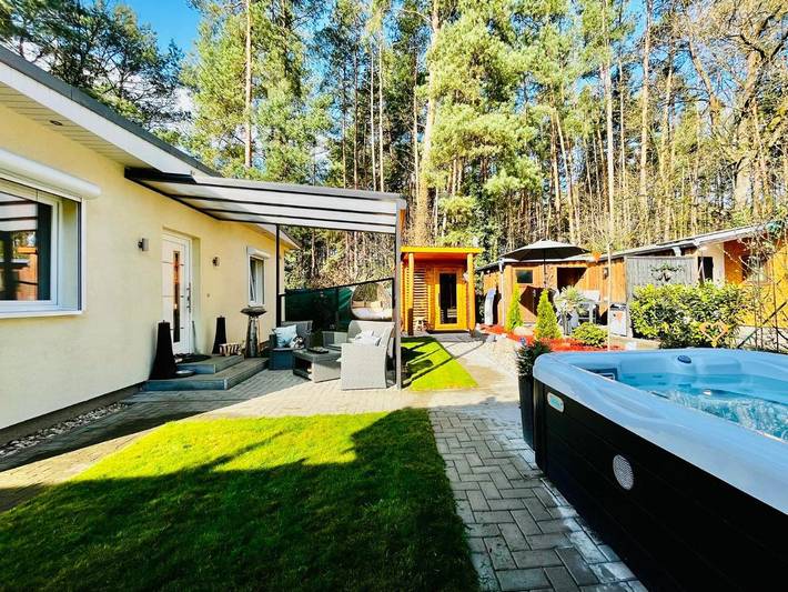 Ferienhaus für 3 Personen, mit Whirlpool und Terrasse sowie Garten und Pool in Michendorf