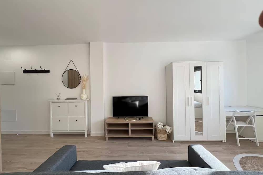 Entire apartment, Comfortable accommodation near the airport in San Sebastián de los Reyes, Madrid Province