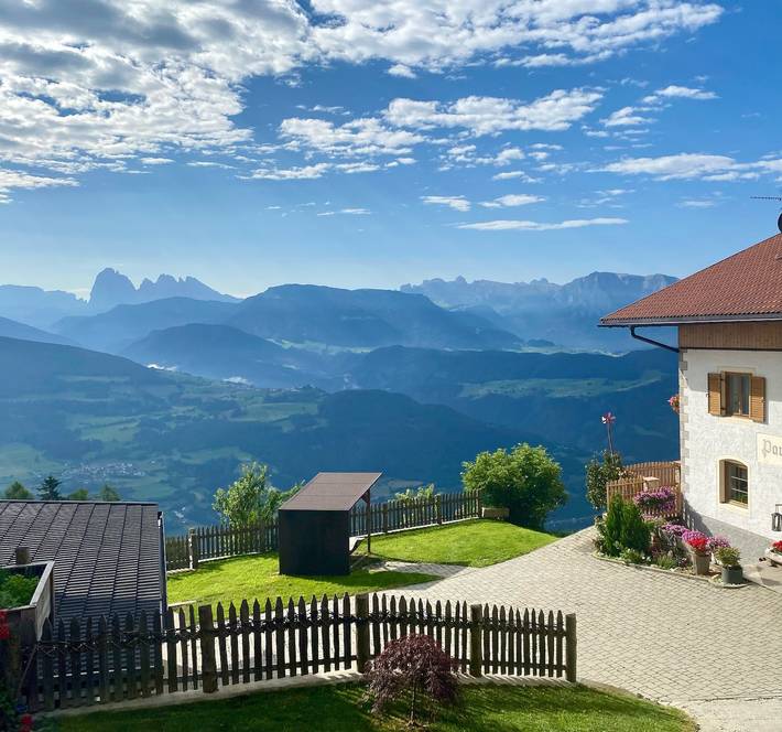 Apartamento inteiro, Apartamento 'Dolomiten' com vista para a montanha, jardim partilhado e acesso Wi-Fi in Gravetsch, Villandro