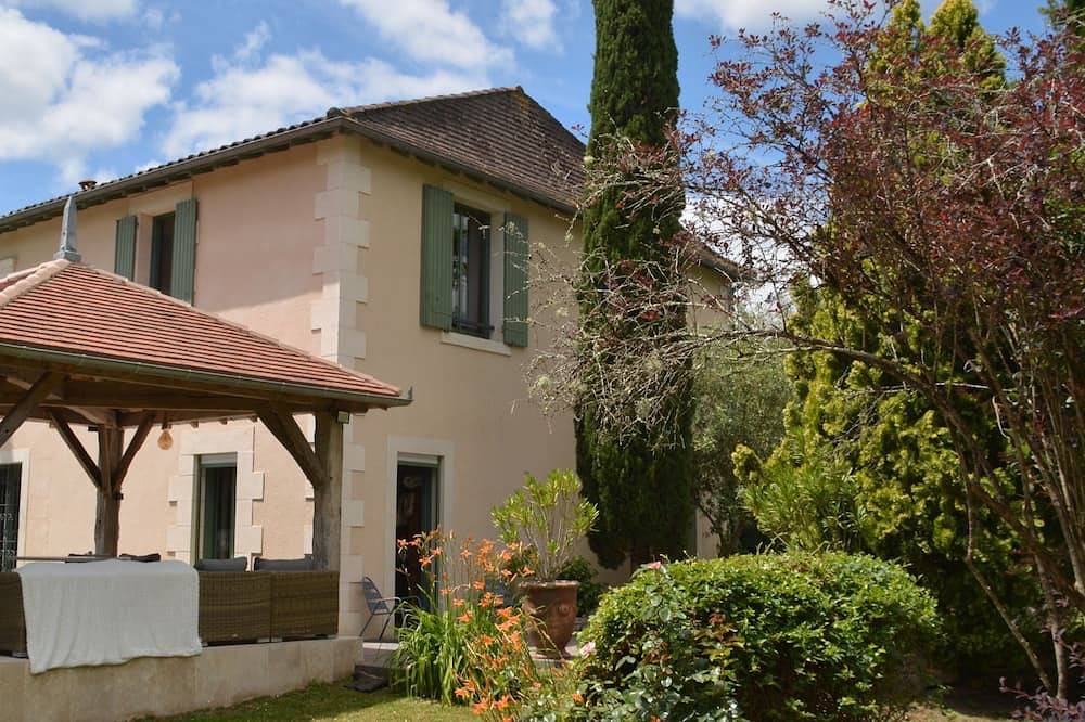 Appartement entier, Maison 2 chambres autour de l'eau, dans un moulin in Saint-Aulaye, Périgord Vert
