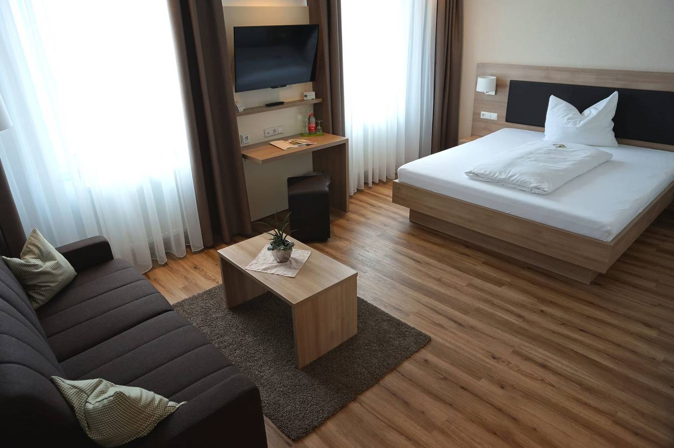 Flair Hotel Grüner Baum Premium Doppelzimmer mit Sofa in Donaueschingen, Mittlerer Schwarzwald