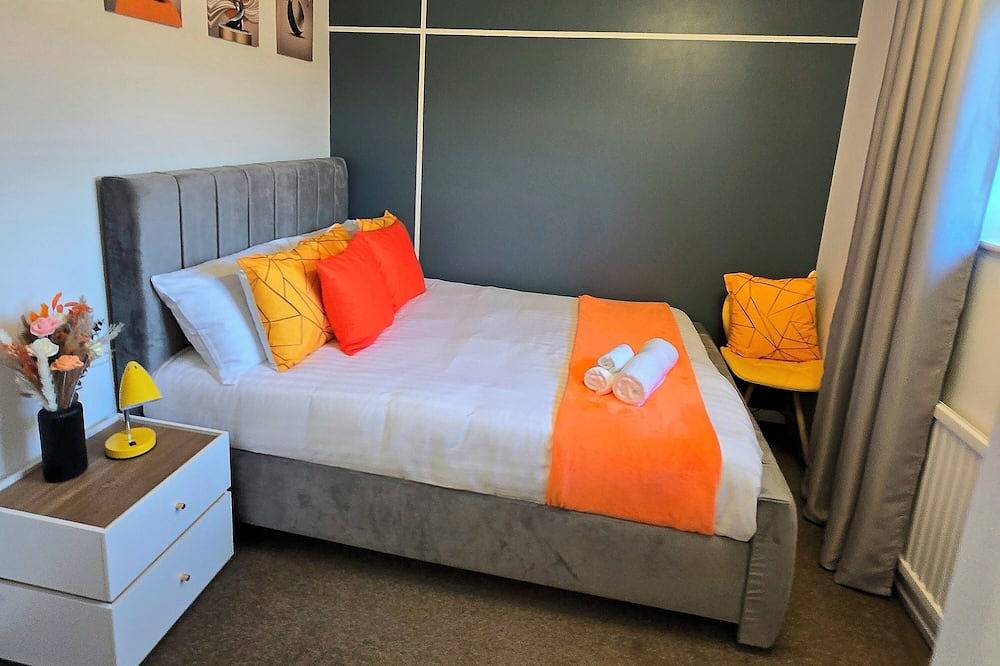 Elegant 3-Bedroom Sleeps 6 Fully Equipped|Families,Nhs&Business Contractors in Kettering, Northamptonshire