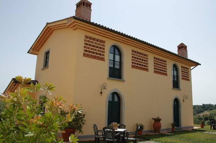 Agriturismo per 4 persone, con giardino e terrazza nonché piscina in Cerreto Guidi