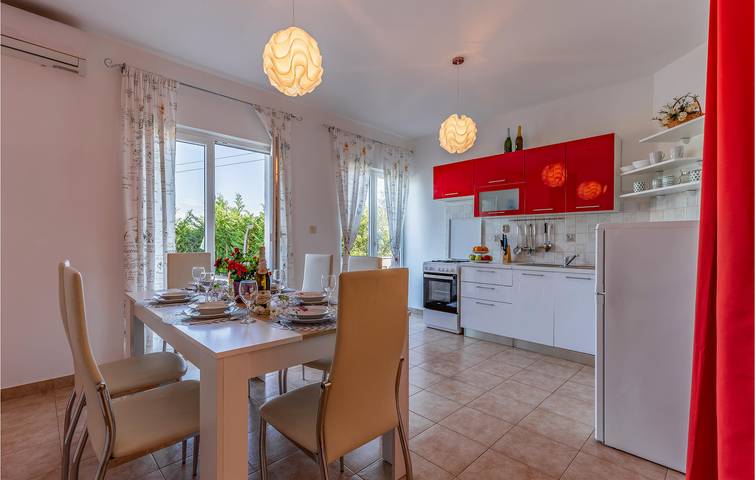 Geräumige 2-Zimmer-Wohnung mit Pool, WLAN und Parkplatz in der Nähe des Stadtzentrums von Sisan in Sisan, Südküste Istrien