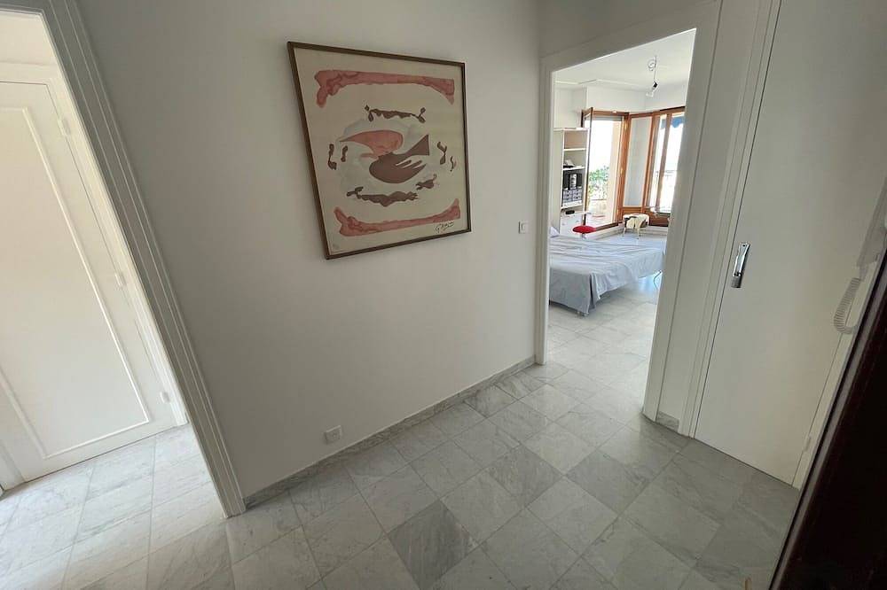 Hel lägenhet, Penthouse for 2, top location, sea view, parking, elevator, air conditioning. in Beaulieu-sur-Mer, Nice region