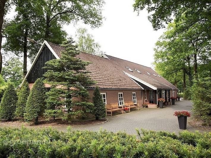 Ferienhaus für 35 Personen, mit Balkon/Terrasse und Whirlpool sowie Terrasse in Losser