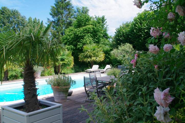 Chambre d’hôte pour 2 personnes, avec jardin ainsi que piscine et vue