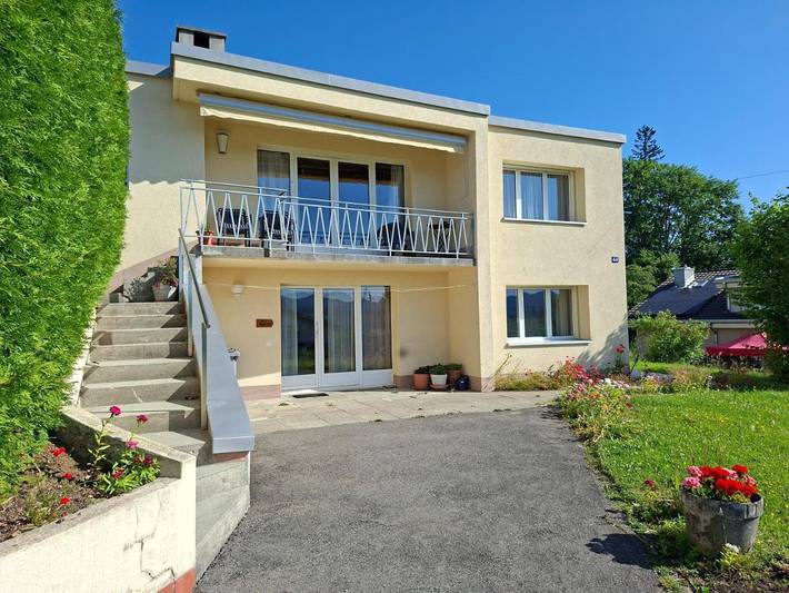 Location de vacances pour 9 personnes, avec Balcon et Terrasse ainsi que Jardin et Vue à La Chaux-de-Fonds