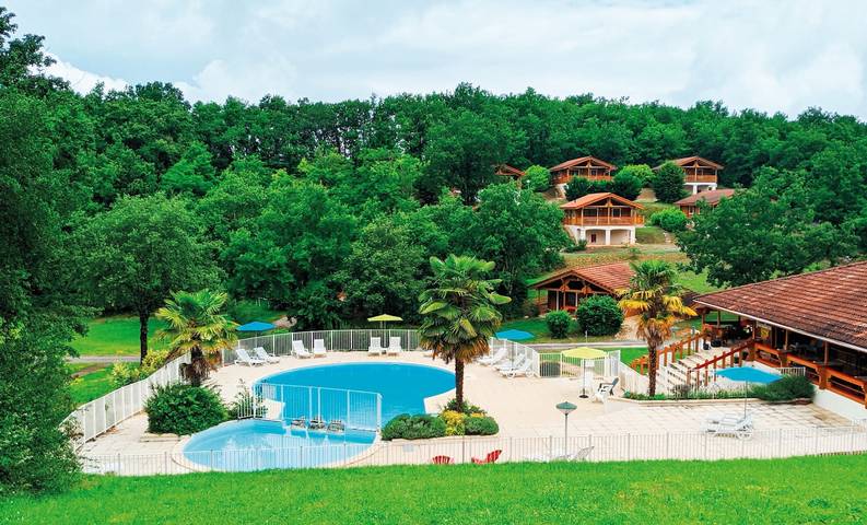 Gîte pour 6 personnes, avec piscine, adapté aux familles à Mauroux - 2