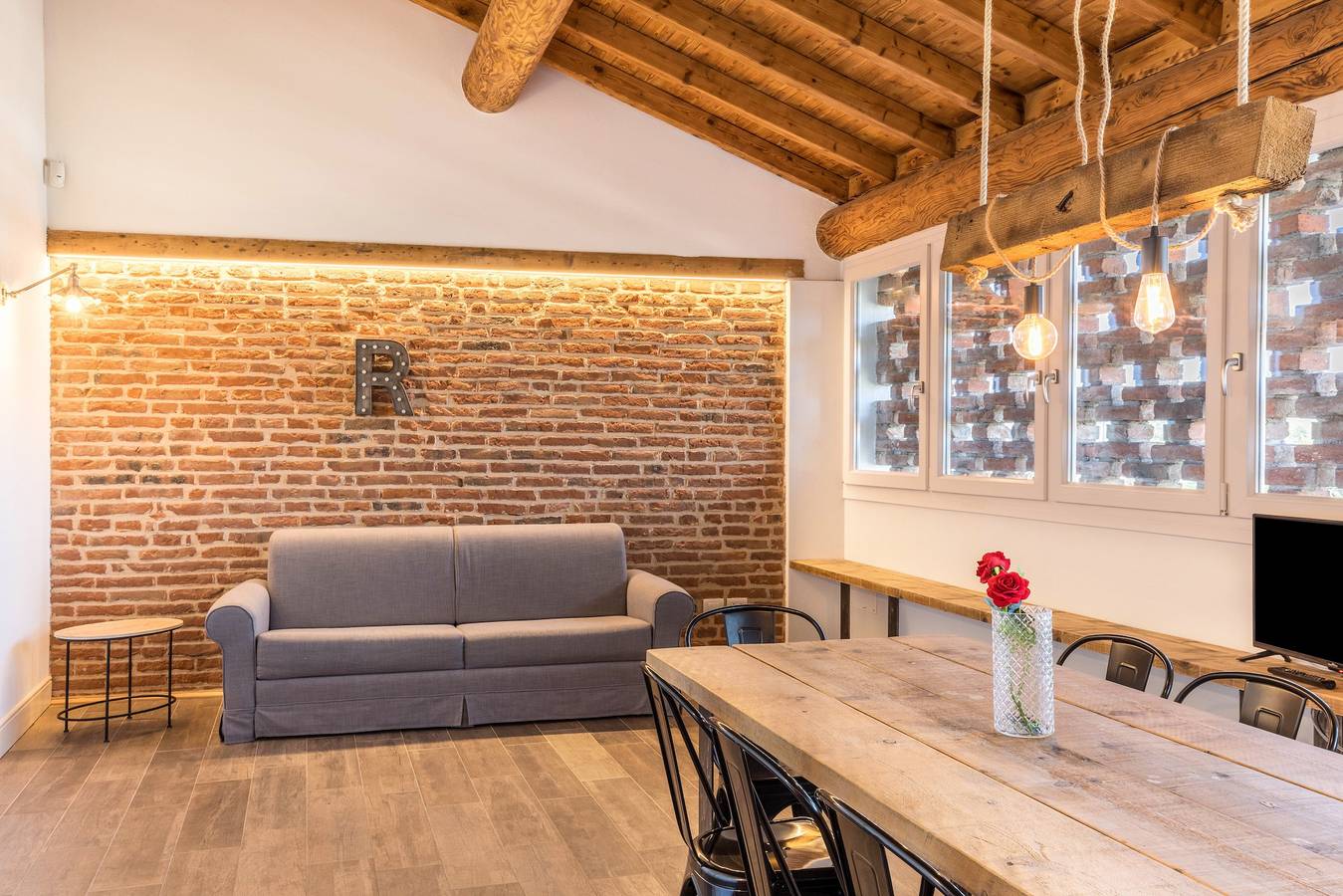 Ganze Wohnung, Große Ferienwohnung "Rovere" mit Wlan, Gemeinschaftsgarten und Pool in Rivoltella del Garda, Desenzano del Garda