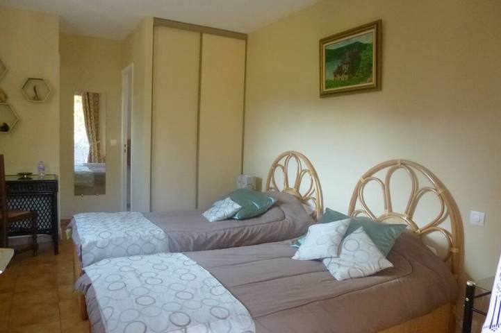 Maison d’hôte pour 8 personnes, avec piscine à Bagnols-en-Forêt - 2