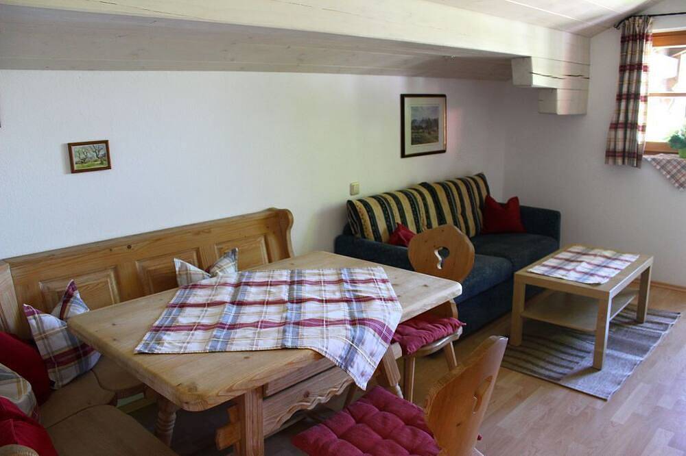 Ganze Wohnung, Ferienwohnung 2-4 Personen 60 qm, Wohnzimmer, Küche, 2 Schlafzimmer in Marquartstein, Bayerische Alpen